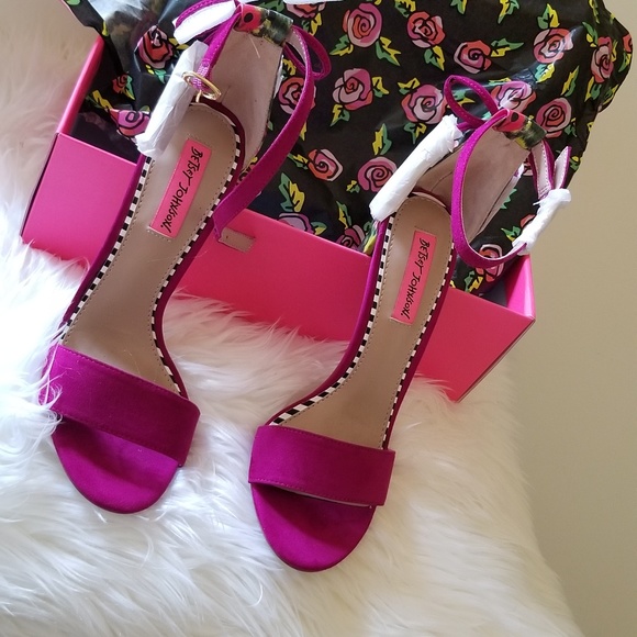 Betsey Johnson Open Toe Heels Fuschia - Picture 1 of 4